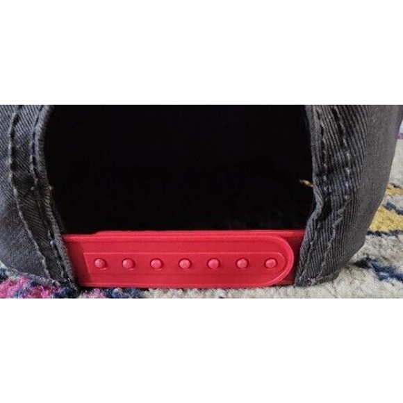 Zoo York Baseball Hat Bird Mascot Logo Embroidered Red Gray Snapback OSFA - Picture 7 of 11